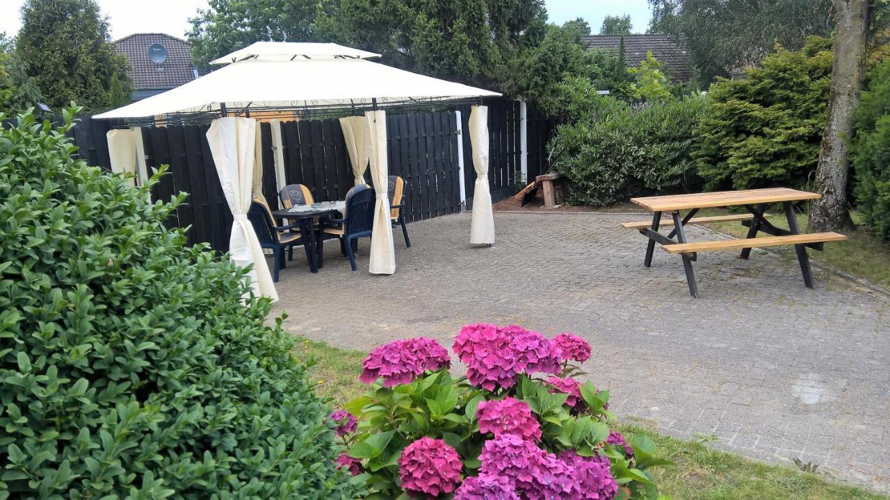 Ferienwohnung Mit Eigenem Garten In Шортенс Екстериор снимка